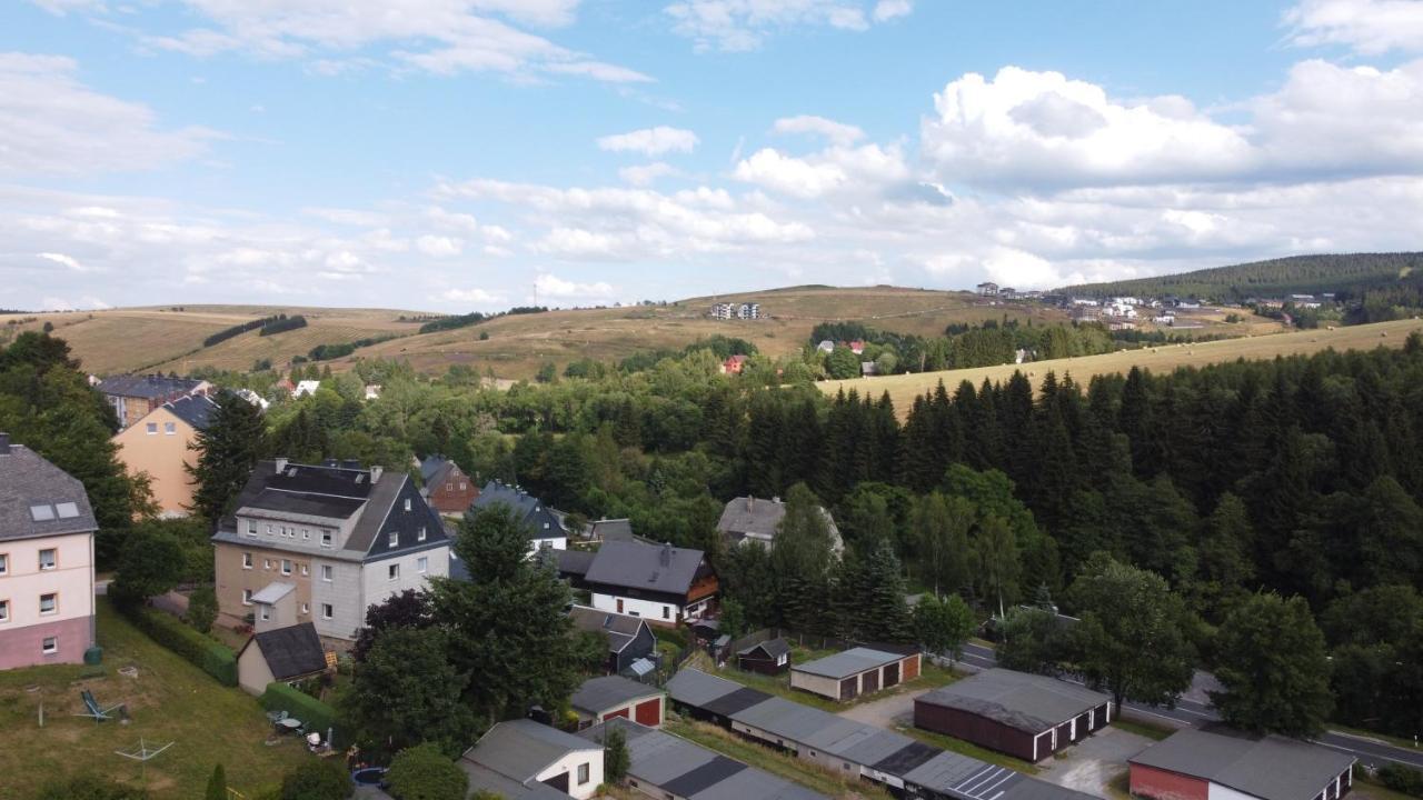 Ferienwohnungen Zauberberg, Schneehase & Glitzerhirsch Oberwiesenthal Bagian luar foto
