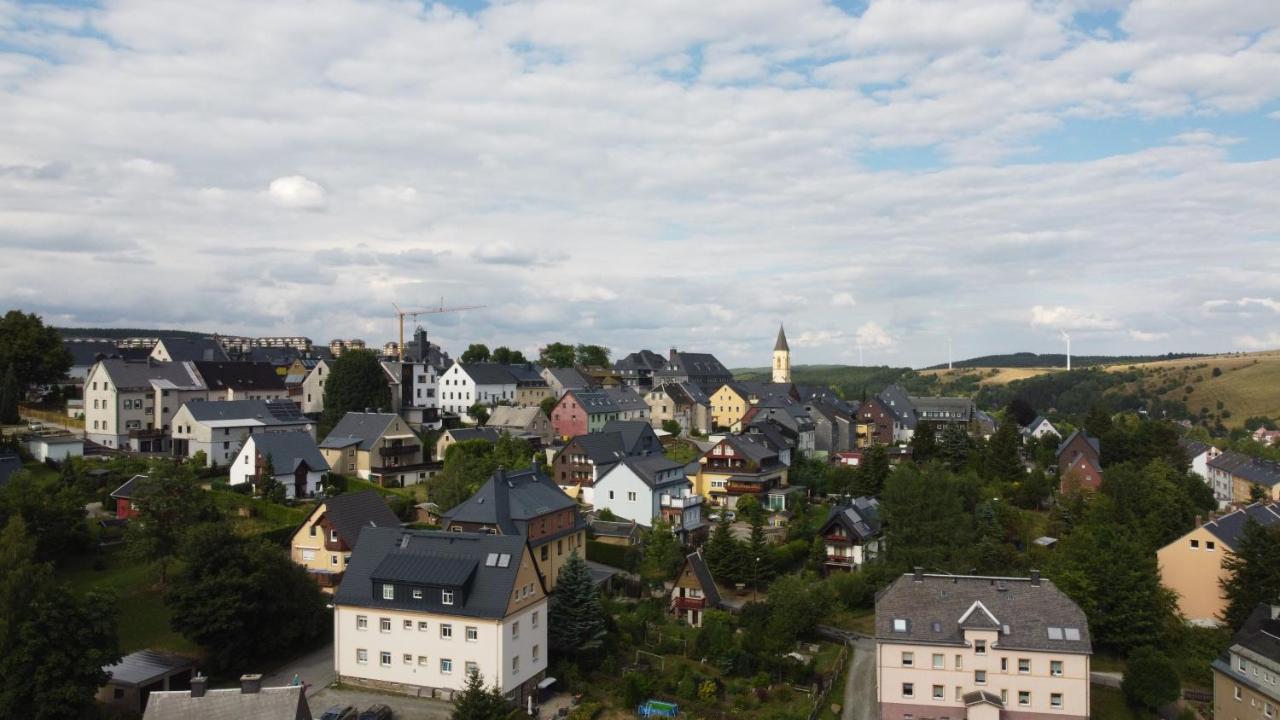Ferienwohnungen Zauberberg, Schneehase & Glitzerhirsch Oberwiesenthal Bagian luar foto