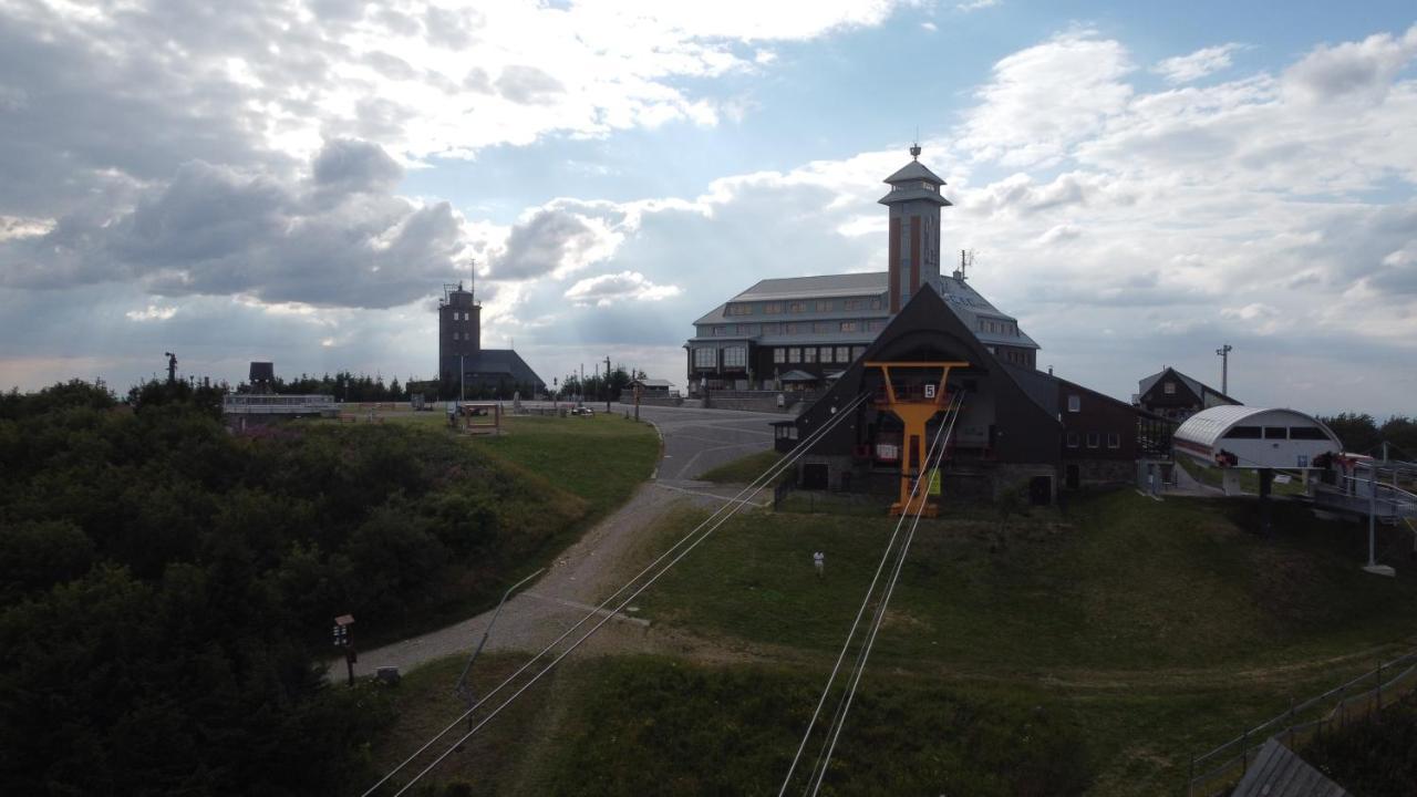 Ferienwohnungen Zauberberg, Schneehase & Glitzerhirsch Oberwiesenthal Bagian luar foto